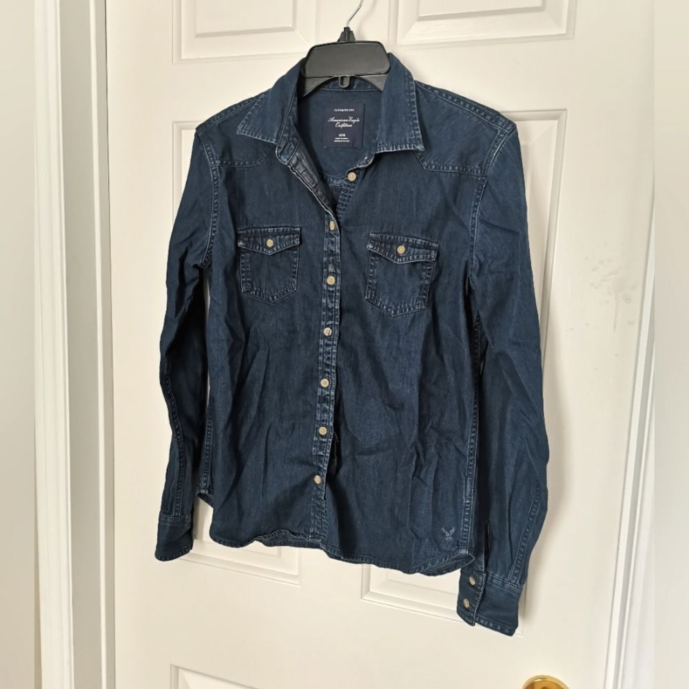 American Eagle denim Button down shirt size M